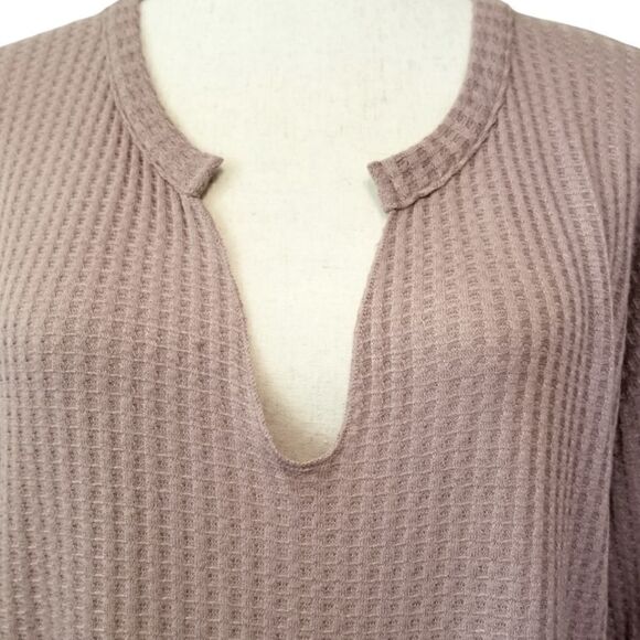 Chaser Keelia Blush Split Neck Thermal Knit Top Size M - Picture 4 of 10